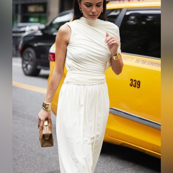 Commense Elegant Cream Maxi Dress - Picture 3 of 7